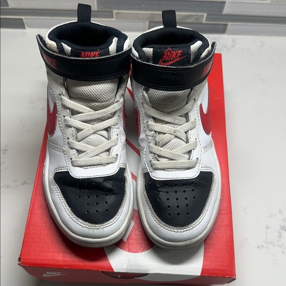 Kids Nike Borough Mid 2 kids size 11c White/Black/Red - Picture 2 of 9